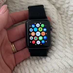 Apple Watch Series 3. 42mm.